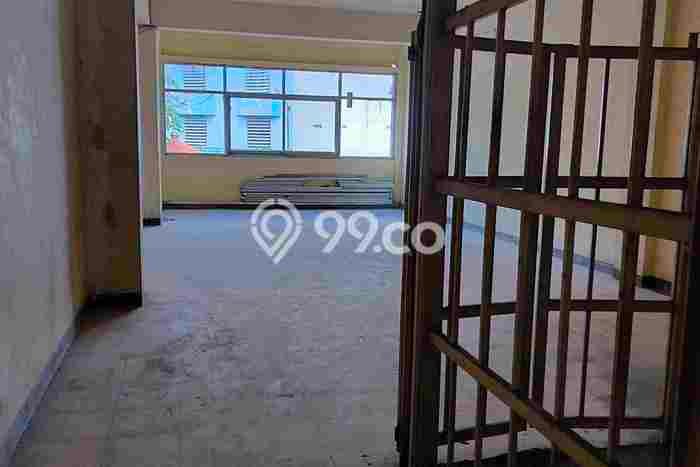 Ruko Lokasi Komersial Kawasan Bubutan, Luas 300m2m², Akses Utama Ruko Lokasi Komersial Kawasan Bubutan, Luas 300m2m², Akses Utama