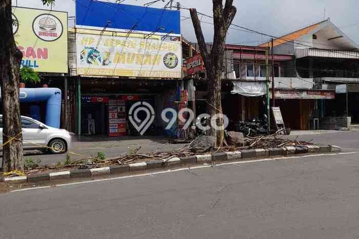 Unit Ruko Dijual di Surabaya LT 135m2 & LB 200m2 Unit Ruko Dijual di Surabaya LT 135m2 & LB 200m2