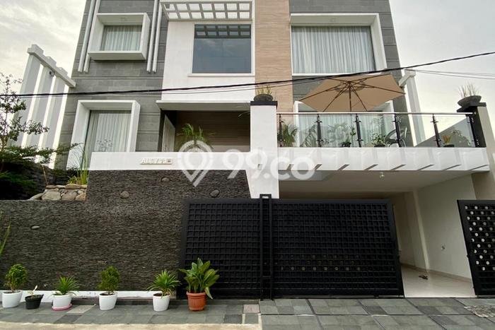 Jual Rumah Luas Megah Dengan View Cantik di Kalimalang, Jakarta Timur Jual Rumah Luas Megah Dengan View Cantik di Kalimalang, Jakarta Timur