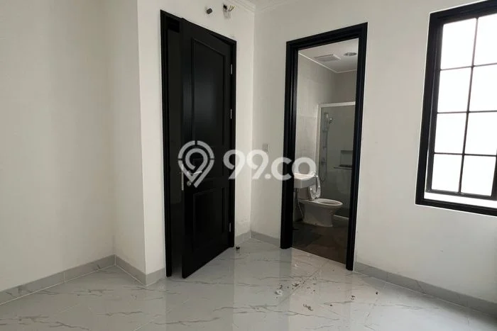 Disewakan! Rumah 3 Kamar Tidur &
3 Kamar Mandi di Pantai Indah Kapuk 2, Jakarta Utara Disewakan! Rumah 3 Kamar Tidur &
3 Kamar Mandi di Pantai Indah Kapuk 2, Jakarta Utara