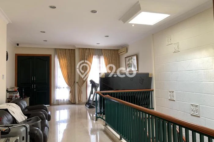 Rumah Mewah LB 400m2 Siap Huni Desain Elegan di Pluit, Jakarta Utara Rumah Mewah LB 400m2 Siap Huni Desain Elegan di Pluit, Jakarta Utara
