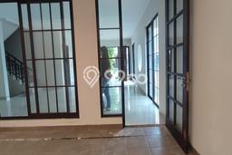 Sewa Rumah Harga Terjangkau di Green Lake City Jakarta Barat dengan 4 Kamar Tidur Sewa Rumah Harga Terjangkau di Green Lake City Jakarta Barat dengan 4 Kamar Tidur