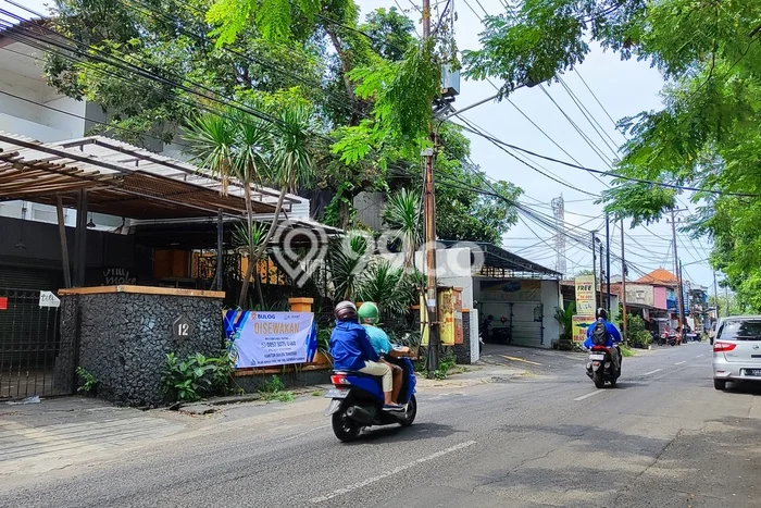 Unit Komersial Paling Strategis di Wonokromo Surabaya dengan LB 620m2 Unit Komersial Paling Strategis di Wonokromo Surabaya dengan LB 620m2