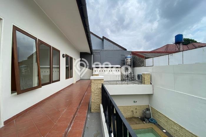 Sewa Rumah Strategis LT 300m2 / LB 350m2 di Pondok Indah, Jakarta Selatan Sewa Rumah Strategis LT 300m2 / LB 350m2 di Pondok Indah, Jakarta Selatan