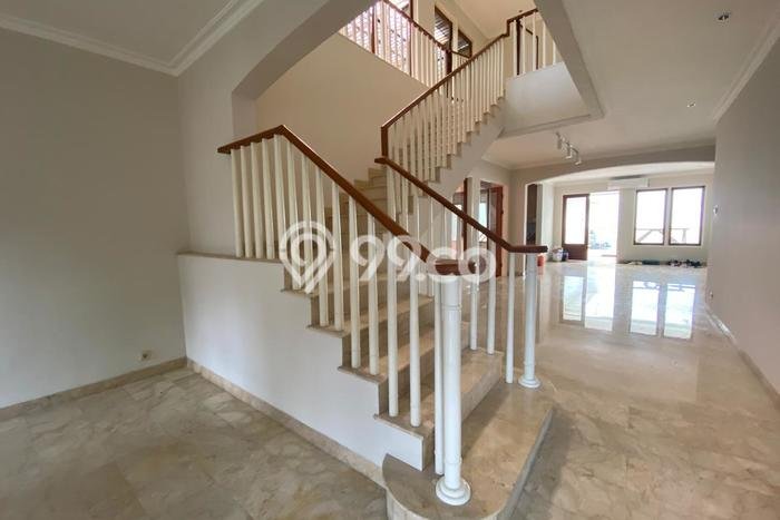 Sewa Rumah Strategis LT 300m2 / LB 350m2 di Pondok Indah, Jakarta Selatan Sewa Rumah Strategis LT 300m2 / LB 350m2 di Pondok Indah, Jakarta Selatan