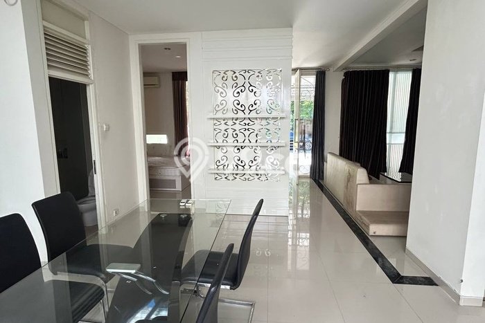Rumah area Pakuwon City, 4 KM, Dekat Fasilitas Umum, Luas 162m2m² Bangunan 162m2m² Rumah area Pakuwon City, 4 KM, Dekat Fasilitas Umum, Luas 162m2m² Bangunan 162m2m²