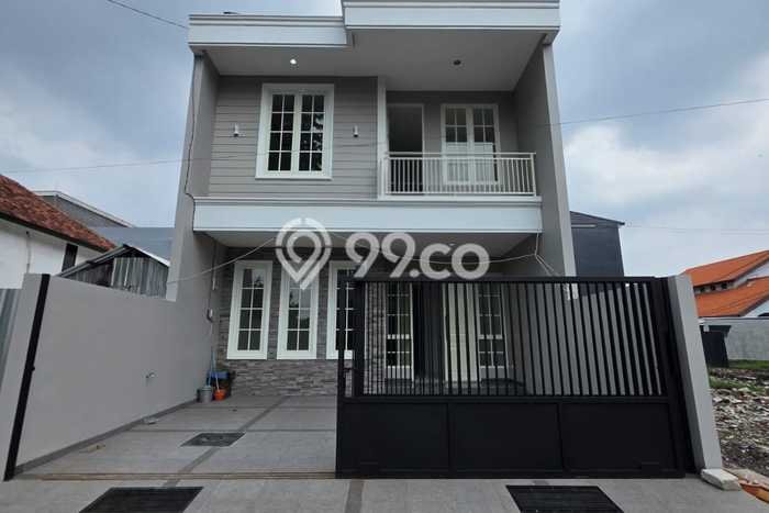 Hunian Eksklusif Siap Huni LT 126m2 di Gayungan, Surabaya Hunian Eksklusif Siap Huni LT 126m2 di Gayungan, Surabaya