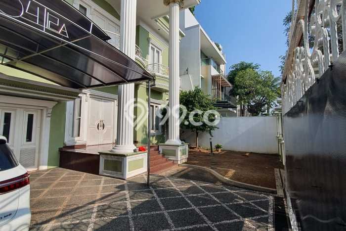 Rumah Eksklusif Siap Huni LT 720m2 di Kebon Jeruk, Jakarta Barat Rumah Eksklusif Siap Huni LT 720m2 di Kebon Jeruk, Jakarta Barat