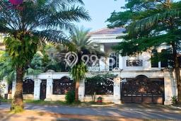 Rumah Elit LB 500m2 Siap Pakai Desain Elegan di Cibubur, Jakarta Timur Rumah Elit LB 500m2 Siap Pakai Desain Elegan di Cibubur, Jakarta Timur