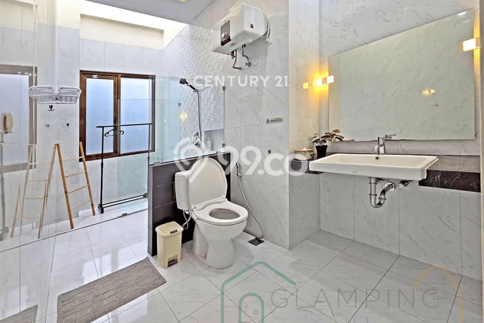 Dijual Rumah Mewah Elegan Dengan View Eksklusif di Dago, Bandung Dijual Rumah Mewah Elegan Dengan View Eksklusif di Dago, Bandung