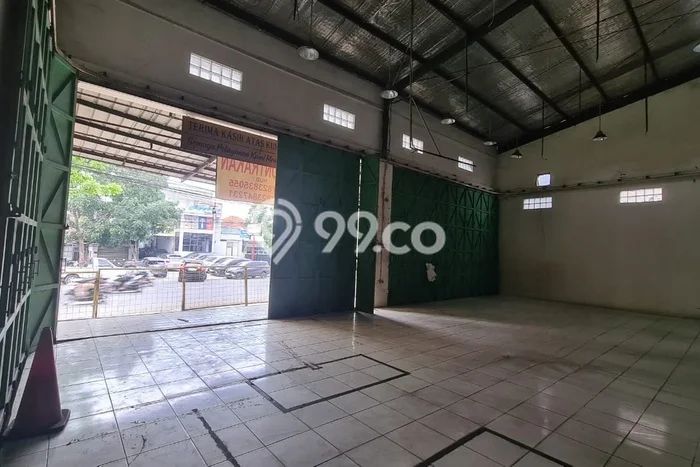 LOKASI STRATEGIS! Gudang Kawasan Moch Toha, Luas 350m², Akses Utama LOKASI STRATEGIS! Gudang Kawasan Moch Toha, Luas 350m², Akses Utama