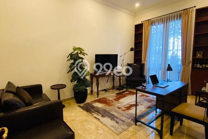 Disewakan Hunian Mewah dengan 6 KT & 4 KM di Jakarta Selatan Disewakan Hunian Mewah dengan 6 KT & 4 KM di Jakarta Selatan