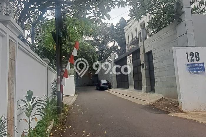 Tanah Dijual Lokasi Strategis di Jakarta Selatan dengan Luas 195m2 Tanah Dijual Lokasi Strategis di Jakarta Selatan dengan Luas 195m2