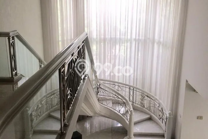 Dijual Rumah Premium dengan Fasilitas Sekitar Komplit di Cinere, Depok Dijual Rumah Premium dengan Fasilitas Sekitar Komplit di Cinere, Depok