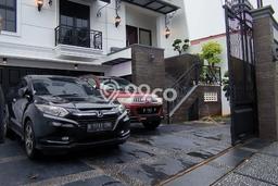 Ready to Use! Premium House LT 380m2 Desain Elegan di Menteng Dalam Ready to Use! Premium House LT 380m2 Desain Elegan di Menteng Dalam