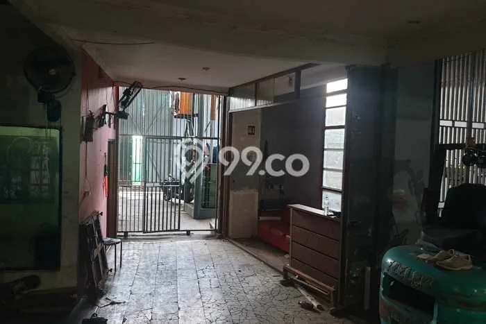 LOKASI SUPER STRATEGIS! Gudang di Cipondoh, Luas 300m², Ramai Pengunjung LOKASI SUPER STRATEGIS! Gudang di Cipondoh, Luas 300m², Ramai Pengunjung