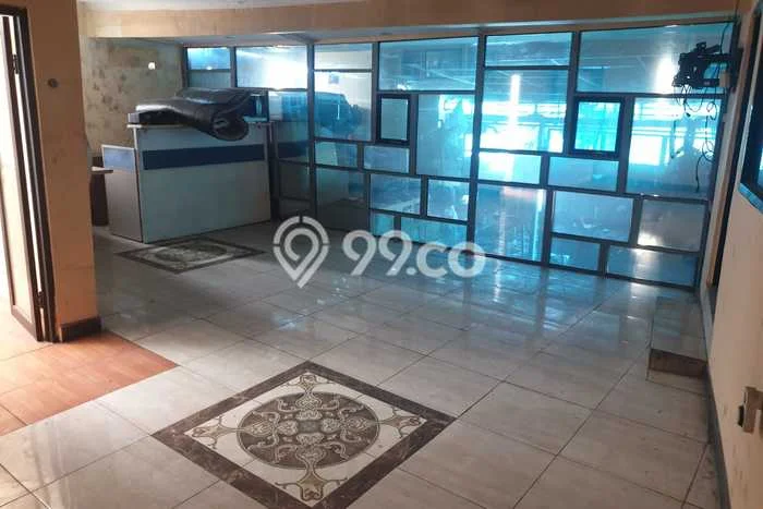 LOKASI SUPER STRATEGIS! Gudang di Cipondoh, Luas 300m², Ramai Pengunjung LOKASI SUPER STRATEGIS! Gudang di Cipondoh, Luas 300m², Ramai Pengunjung