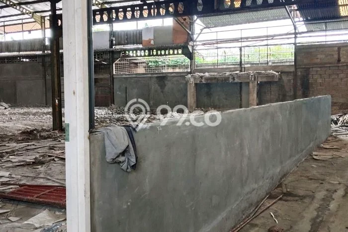 Unit Gudang Disewakan di Daan Mogot di Area Ramai & Strategis Unit Gudang Disewakan di Daan Mogot di Area Ramai & Strategis