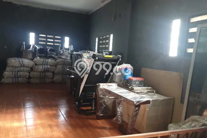 LOKASI SUPER STRATEGIS! Gudang di Cipondoh, Luas 300m², Ramai Pengunjung LOKASI SUPER STRATEGIS! Gudang di Cipondoh, Luas 300m², Ramai Pengunjung