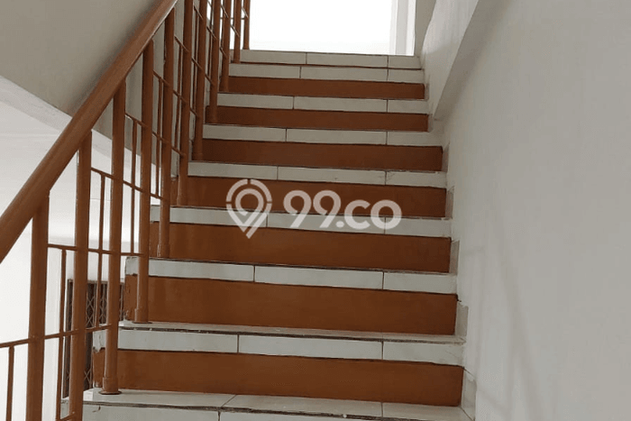Ruko For Rent di , Luas 233m2m², Jalan Utama, Akses Bagus Ruko For Rent di , Luas 233m2m², Jalan Utama, Akses Bagus