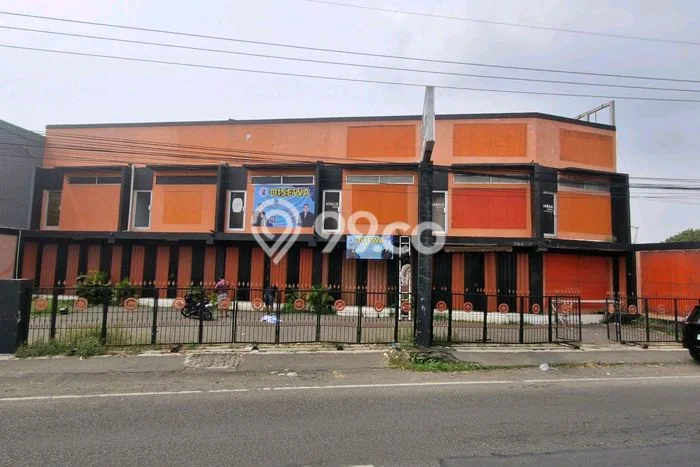 Ruko untuk Disewa di Pusat Cirebon Luas Bangunan 400m2 Ruko untuk Disewa di Pusat Cirebon Luas Bangunan 400m2