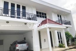 Disewakan Rumah Harga Terjangkau di Kemang Jakarta Selatan dengan 4 Kamar Tidur Disewakan Rumah Harga Terjangkau di Kemang Jakarta Selatan dengan 4 Kamar Tidur