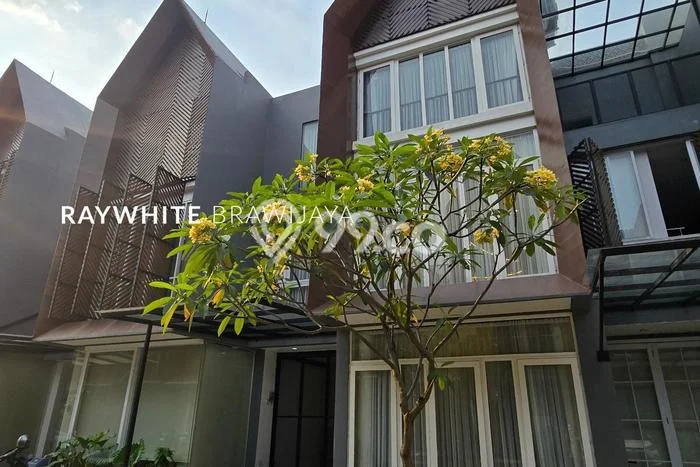 Rumah Sewa Jakarta Selatan LT 151m2 LB 227m2 Area Pejaten Rumah Sewa Jakarta Selatan LT 151m2 LB 227m2 Area Pejaten