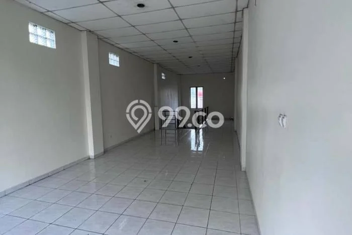 Ruko disewakan di Ciracas Jakarta Timur dengan luas bangunan 120m2 Ruko disewakan di Ciracas Jakarta Timur dengan luas bangunan 120m2