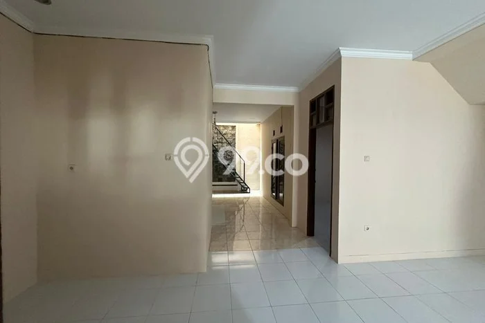 BEST LOCATION! Rumah di , Dekat Stasiun, 3 KT, LT 126m2m² LB 180m2m² BEST LOCATION! Rumah di , Dekat Stasiun, 3 KT, LT 126m2m² LB 180m2m²