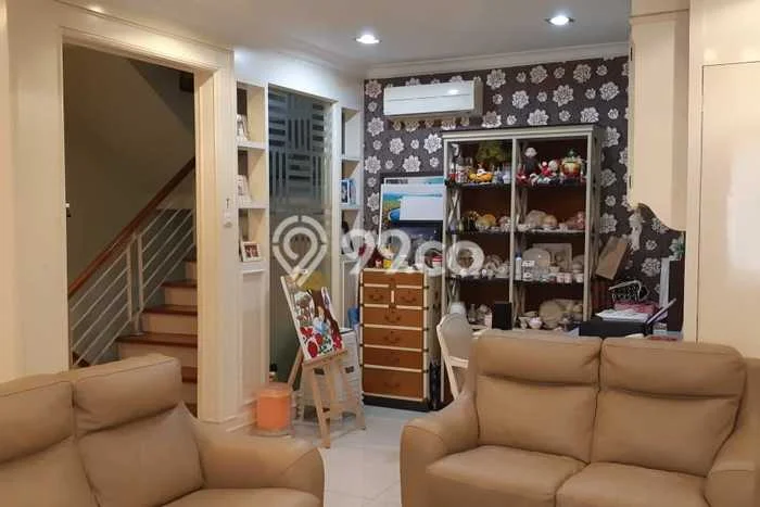 Rumah Elit Modern Tanpa Renovasi di Pantai Mutiara Jakarta Utara Rumah Elit Modern Tanpa Renovasi di Pantai Mutiara Jakarta Utara