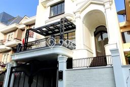 Dijual Rumah Luas Megah Dengan View Eksklusif di Permata Buana, Jakarta Barat Dijual Rumah Luas Megah Dengan View Eksklusif di Permata Buana, Jakarta Barat