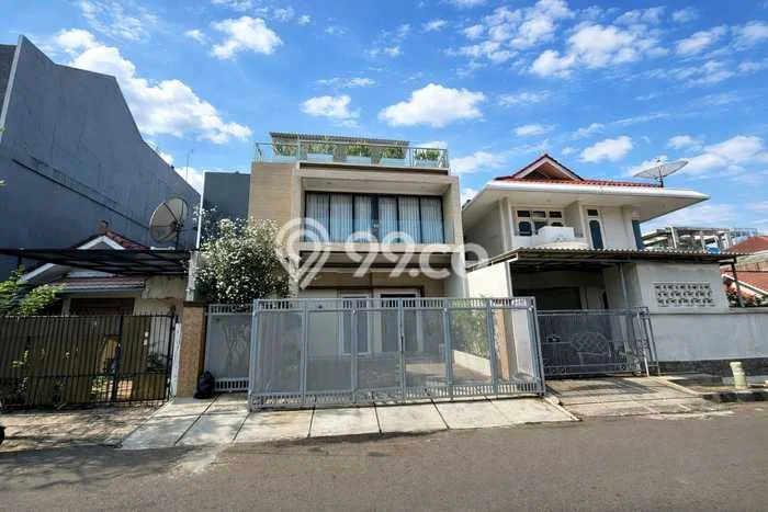 Disewakan! Rumah 4 Kamar Tidur &
4 Kamar Mandi di Permata Buana, Jakarta Barat Disewakan! Rumah 4 Kamar Tidur &
4 Kamar Mandi di Permata Buana, Jakarta Barat
