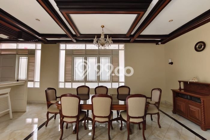 Rumah di Menteng, 3 KM, Pemandangan Indah, Luas 495m² Bangunan 450m² Rumah di Menteng, 3 KM, Pemandangan Indah, Luas 495m² Bangunan 450m²
