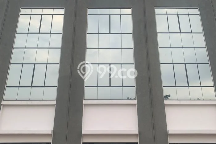 Disewakan Ruko komersial di Kelapa Gading luas bangunan 320m2 Disewakan Ruko komersial di Kelapa Gading luas bangunan 320m2