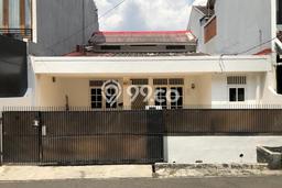 For Sale Hunian Rumah Terawat 3 Kamar di Taman Meruya, Jakarta Barat For Sale Hunian Rumah Terawat 3 Kamar di Taman Meruya, Jakarta Barat