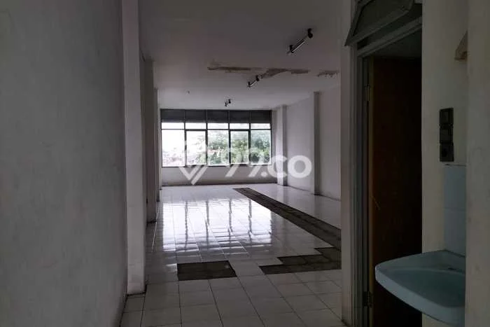 Ruko Bagus Dijual LB 1000m2 Lokasi Strategis Jakarta Barat Area Cocok untuk Bisnis Ruko Bagus Dijual LB 1000m2 Lokasi Strategis Jakarta Barat Area Cocok untuk Bisnis