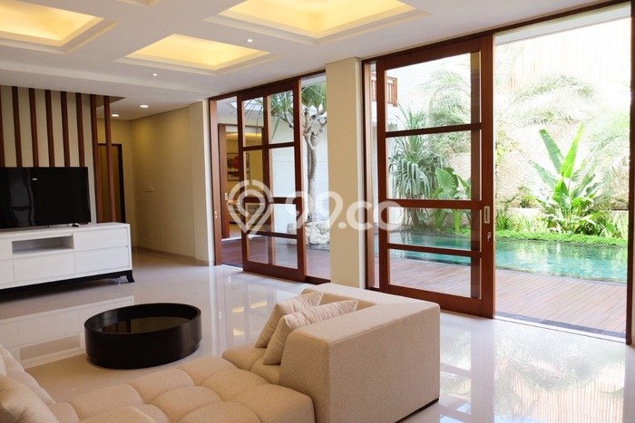 AREA PREMIUM! Vila di Kerobokan, Dimensi 420m², Pemandangan Menarik di area AREA PREMIUM! Vila di Kerobokan, Dimensi 420m², Pemandangan Menarik di area