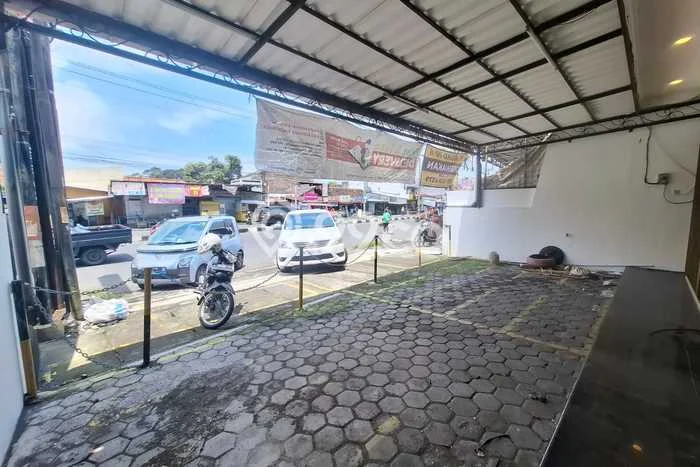 Disewakan Ruko di Kawasan Ramai Sambiroto Luas 239m2 Disewakan Ruko di Kawasan Ramai Sambiroto Luas 239m2