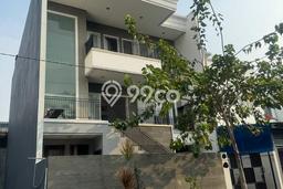 Ready to Use! Premium House LT 200m2 Desain Elegan di Pantai Indah Kapuk Ready to Use! Premium House LT 200m2 Desain Elegan di Pantai Indah Kapuk