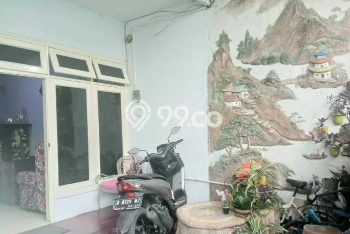 For Sale Rumah 4 Kamar Lokasi Strategis Nyaman dan Strategis di Semampir For Sale Rumah 4 Kamar Lokasi Strategis Nyaman dan Strategis di Semampir