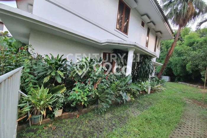 Rumah 4 Kamar Siap Huni Disewakan di Menteng Harga Kompetitif Rumah 4 Kamar Siap Huni Disewakan di Menteng Harga Kompetitif
