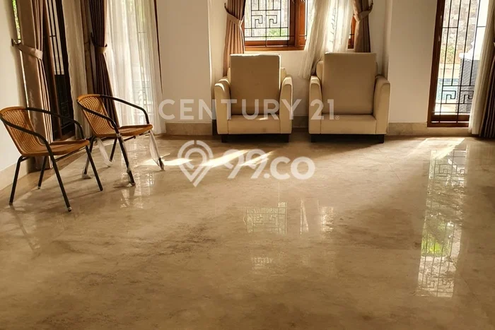 Rumah 4 Kamar Siap Huni Disewakan di Menteng Harga Kompetitif Rumah 4 Kamar Siap Huni Disewakan di Menteng Harga Kompetitif