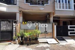 LISTING BARU! Rumah Strategis area , LT 67m2m² LB 135m2m² LISTING BARU! Rumah Strategis area , LT 67m2m² LB 135m2m²