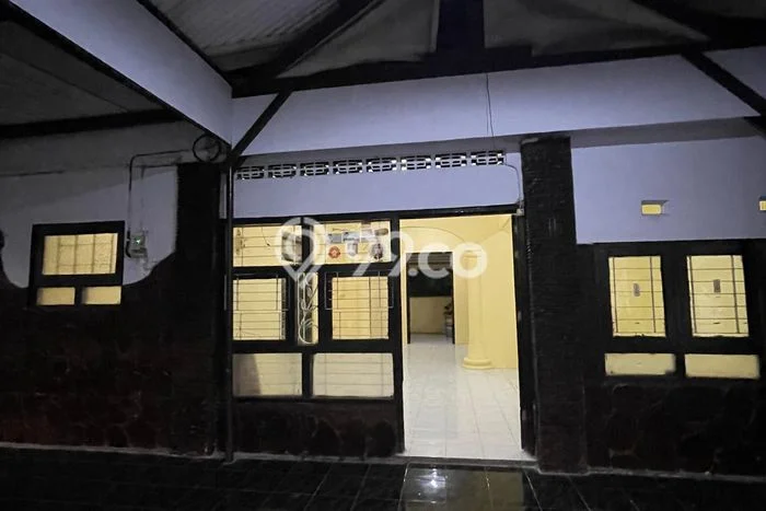 Lokasi strategis! Rumah siap pakai disewakan di Candisari LB 100m2 Lokasi strategis! Rumah siap pakai disewakan di Candisari LB 100m2