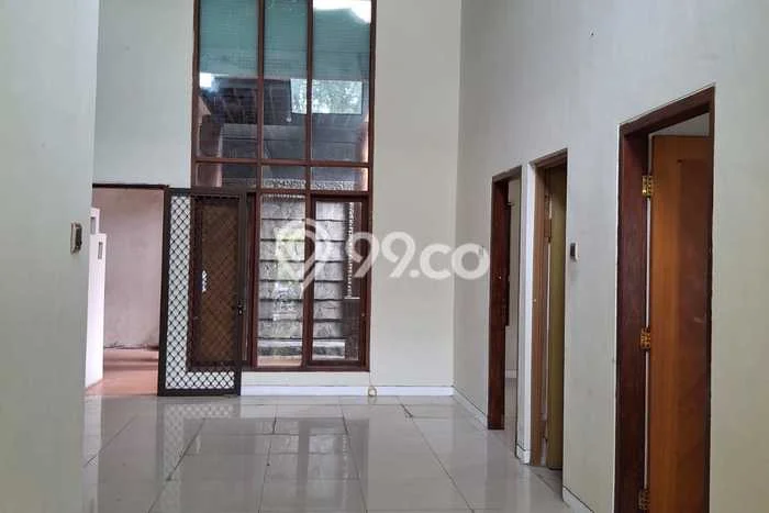 Lokasi strategis! Rumah siap huni disewakan di Semarang Selatan LB 167m2 Lokasi strategis! Rumah siap huni disewakan di Semarang Selatan LB 167m2