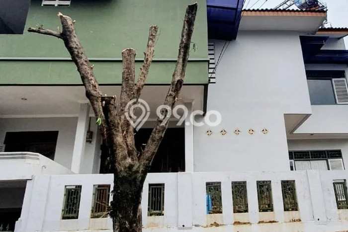 Peluang Investasi! Kost Dijual di Cimanggis, Depok, 18 KT, 18 KM, Luas 400m2 Peluang Investasi! Kost Dijual di Cimanggis, Depok, 18 KT, 18 KM, Luas 400m2