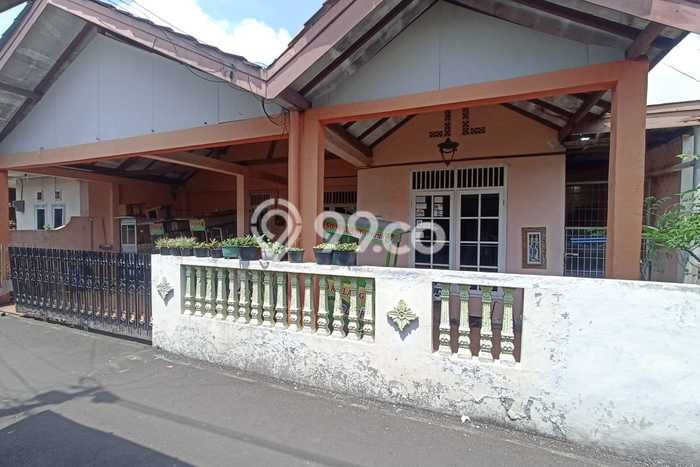 Rumah Sederhana Dijual di Beji 4 Kamar dengan LT 196m2 Rumah Sederhana Dijual di Beji 4 Kamar dengan LT 196m2
