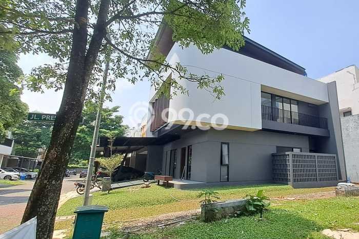 Rumah Luxury Modern Tanpa Renovasi di BSD Eminent Tangerang Rumah Luxury Modern Tanpa Renovasi di BSD Eminent Tangerang