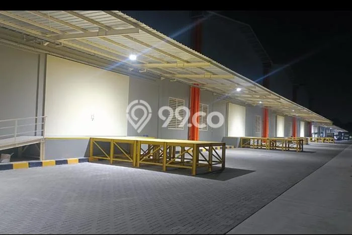 Unit Gudang Disewakan di Pondok Ungu di Area Ramai & Strategis Unit Gudang Disewakan di Pondok Ungu di Area Ramai & Strategis