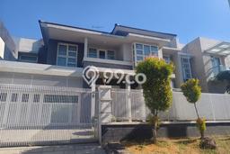 Dijual Rumah Luas Elegan Dengan View Eksklusif di Galaxy, Surabaya Dijual Rumah Luas Elegan Dengan View Eksklusif di Galaxy, Surabaya